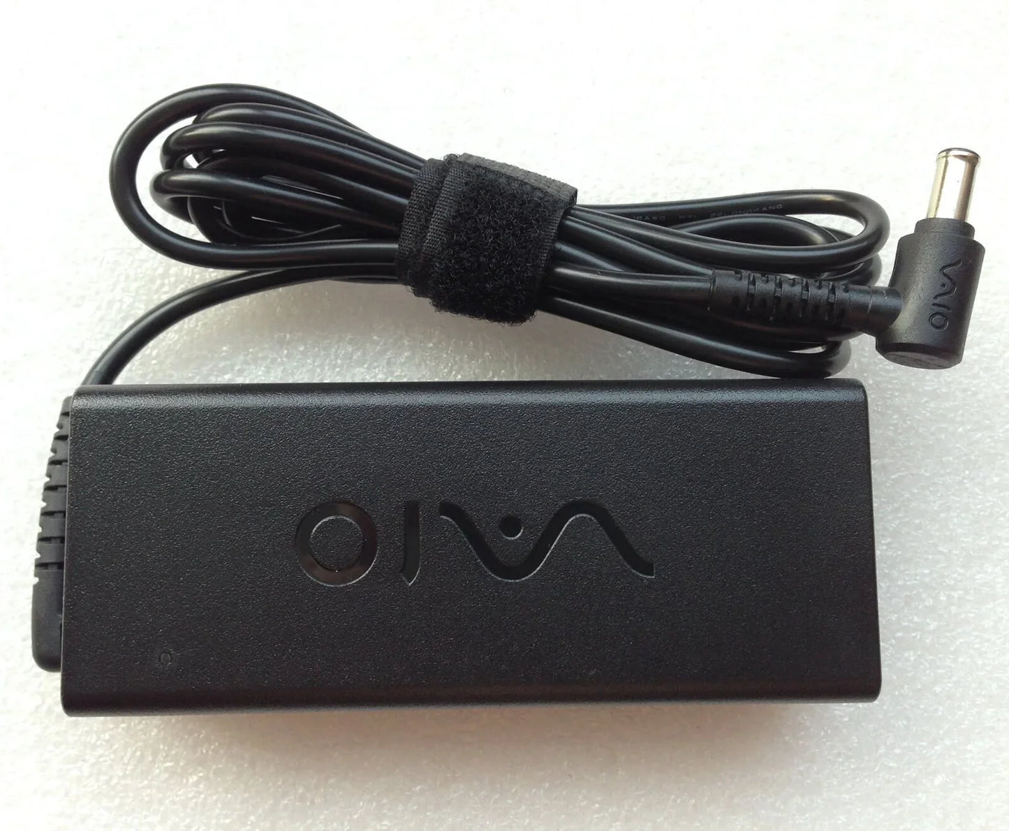Original OEM 90W AC Adapter for Sony VAIO SVE14A1S6EW,VGP-AC19V32 Laptop - eBuy UAE